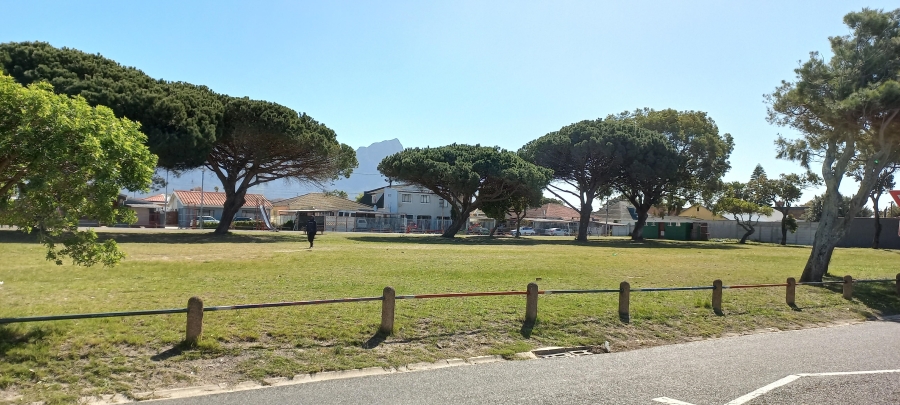 To Let 3 Bedroom Property for Rent in Lansdowne Western Cape